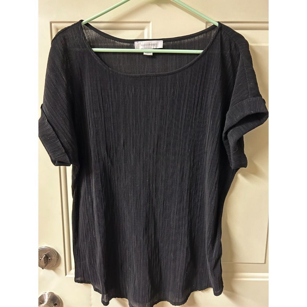 Madison‎ grey black sleeveless top. Size large